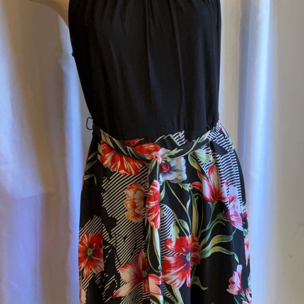 Maxi dress with halter style top, boldly flower skirt matching belt size 10 - Picture 4 of 12